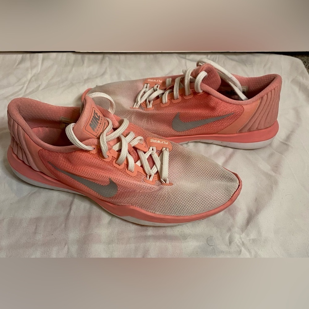 Nike Women's Flex Supreme TR 5 PRM Cross Trainer White/Bright Melon, 6.5